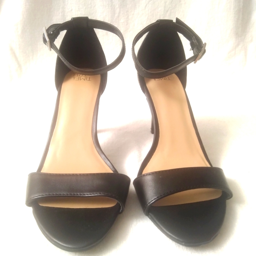 TIME AND TRU, Size 7, Black.
